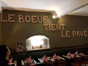 Le Boeuf Tient le Pavé